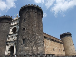Il Castel Nuovo, rocking the triple-tone brick